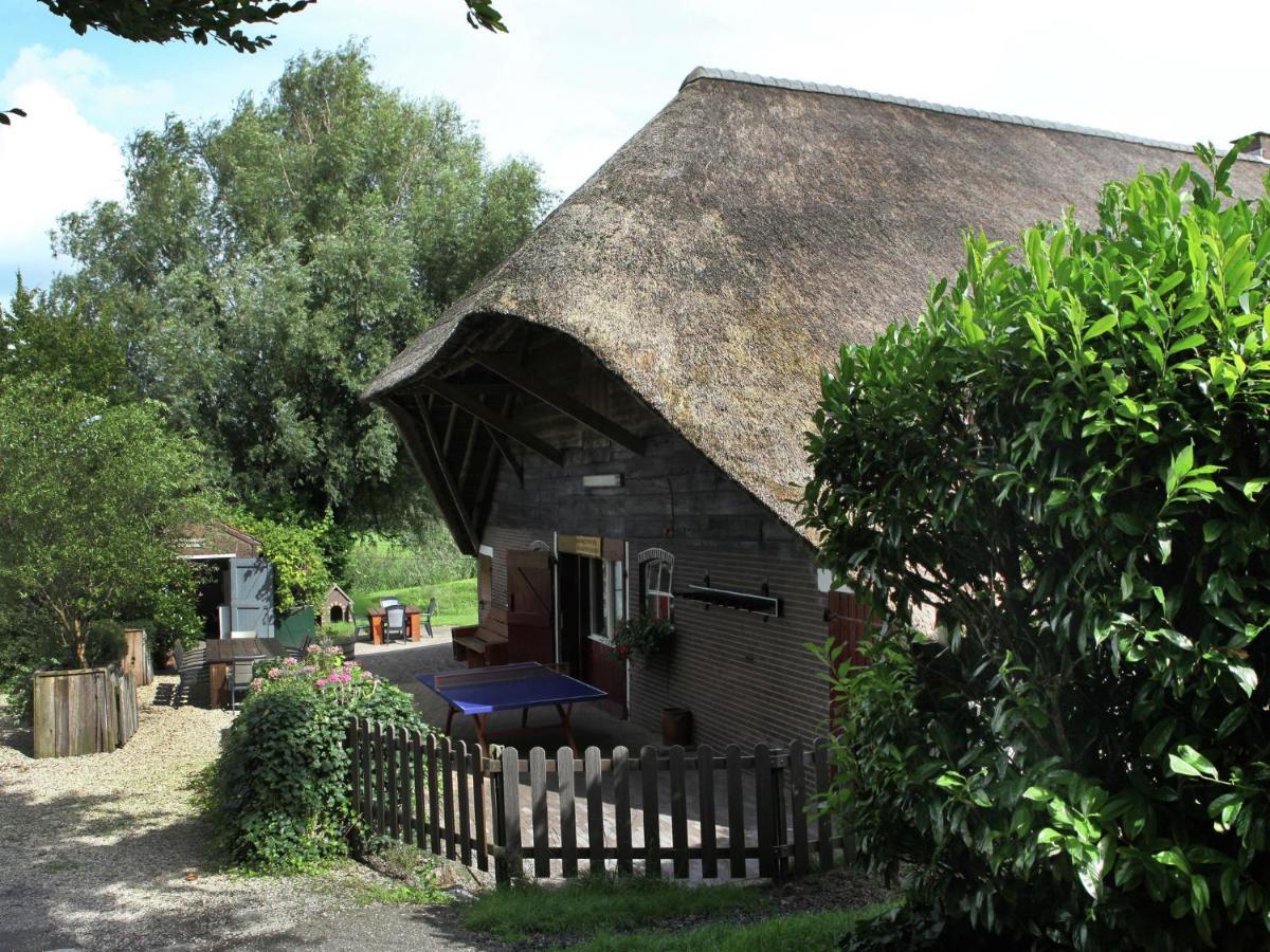 Quaint Farmhouse Near River In Oosterwijk Leerdam Exterior foto